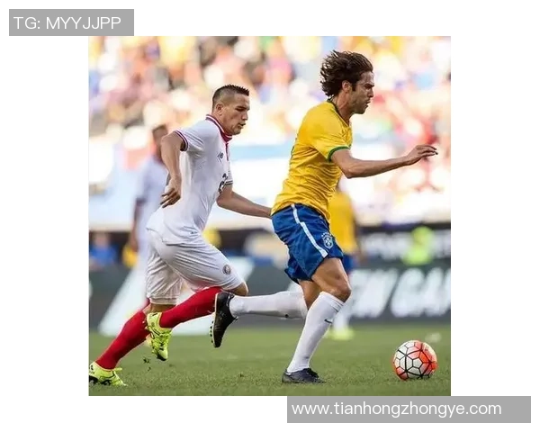 巴西足球巨星卡卡疯狂飞踹，瞬间成为热议焦点