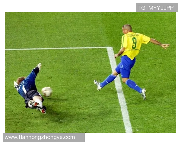 巴西花式足球的魅力与技术探索：脚下风采与创新的完美结合